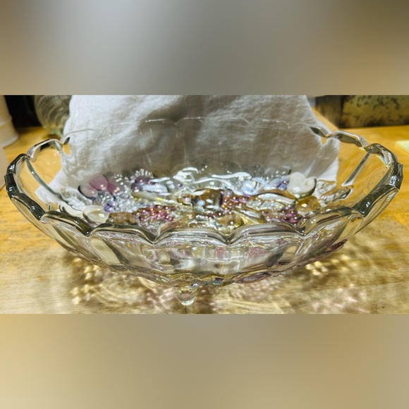 Indiana Glass vintage footed grape harvest fruit bowl. Excellent condition. - Picture 4 of 4